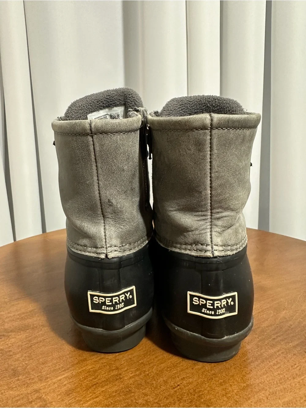 Sperry women’s size 7 saltwater Black and Gray Waterproof Duck Boots